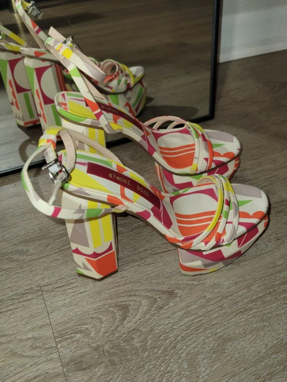 Gianni Bini retro platforms size 6.5